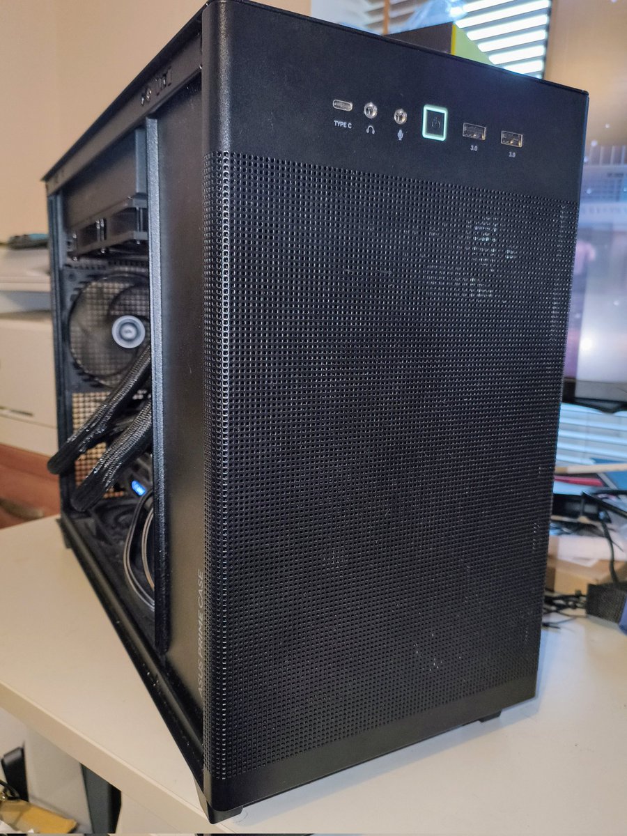 First post-Christmas build. Bit of a beast this one: Ryzen 5 9600x CPU, Gigabyte 650m mobo, 32Gb 6000 m/t RAM, Radeon 7800XT GPU, 1 Tb NVME. Thermally stable and cool given  the Arctic 240 AIO. A gaming and productivity powerhouse. Happy customer #newyearnewpc