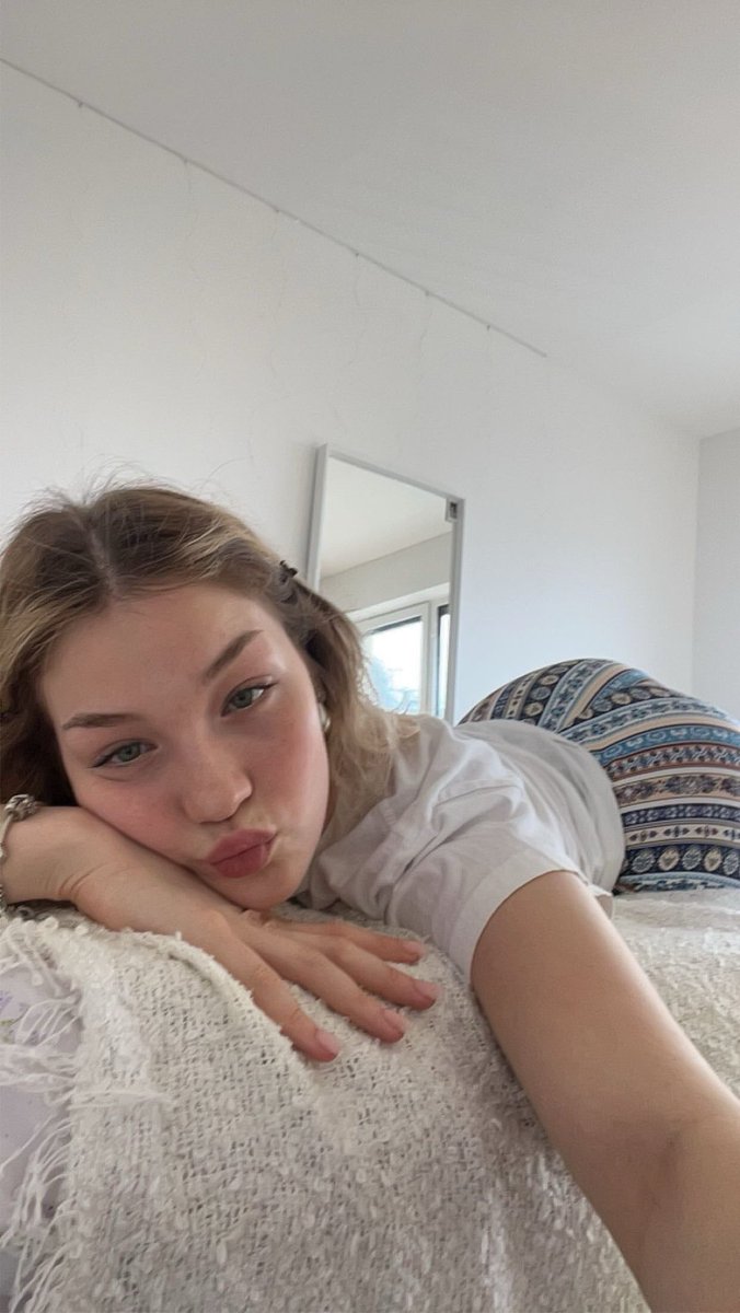 Bon aprèm , j’espère vous passez un bon dimanche , c’est le dernier dimanche de l’année ! 🥳🎊