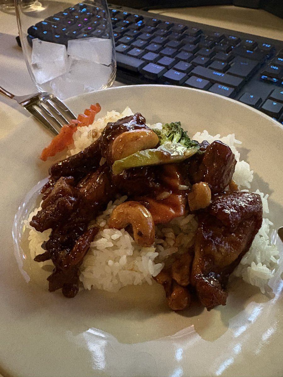 Duck

twitch.tv/zaelia

slept only 7 hours so if deplete we know why