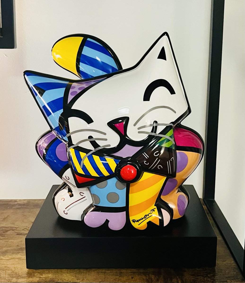Everyone meet ‘Blue Cat’. My own Romero Britto! 😻