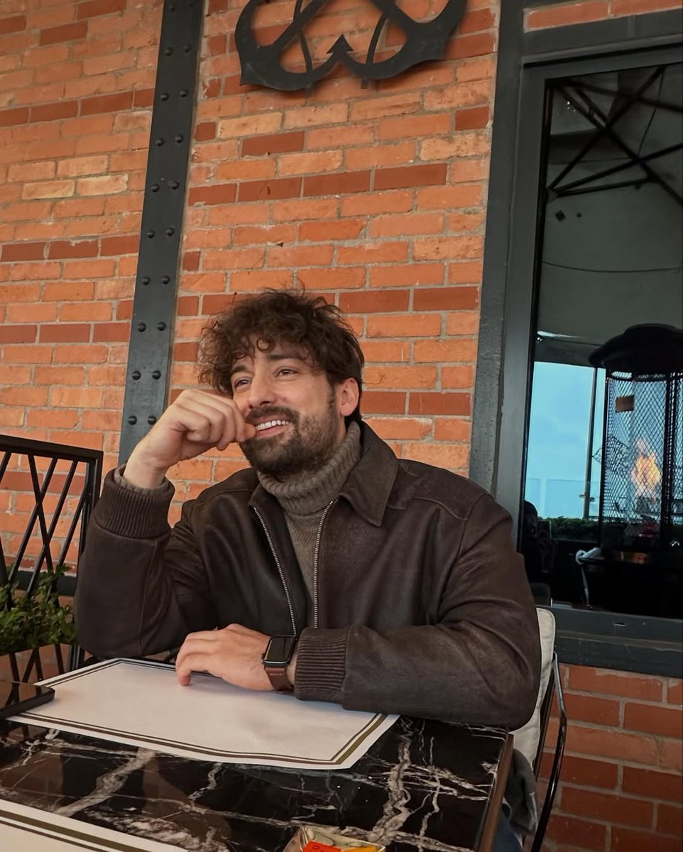 Coisa mais linda de #AlpNavruz
Ansiosa pela série...