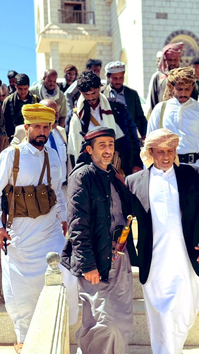 نتقدم بالشكر الجزيل للشيخ أبوبكر فريد العولقي، مدير عام مديرية الصعيد، ولإخواننا أبناء مديرية الصعيد على حسن الاستقبال وكرم الضيافة والتنظيم المميز الذي لمسناه اليوم خلال زيارتنا برفقة إخواني أعضاء فريق التواصل برئاسة الشيخ عبدالعزيز الجفري.
نسأل الله أن يوفقنا جميعاً لخدمة هذا