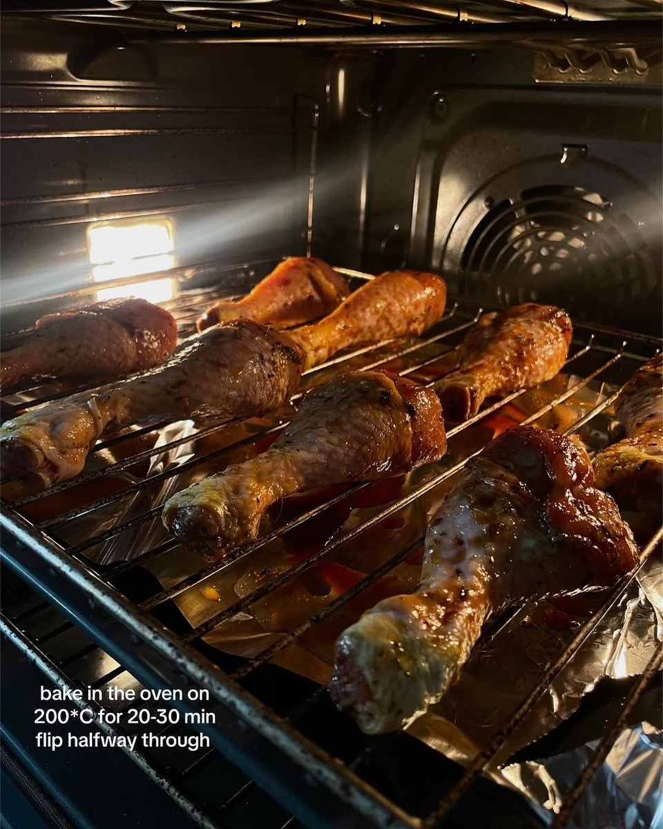 globalcookingx's tweet image. Craving rich, flavorful chicken curry? �� Follow our step-by-step tips to make a restaurant-quality curry right at home. ����
#ChickenCurry #RecipeTips #CookingMadeEasy #HomeChefGoals #FlavorfulFood #KitchenLovers #CurryLovers #JoinTheCommunity