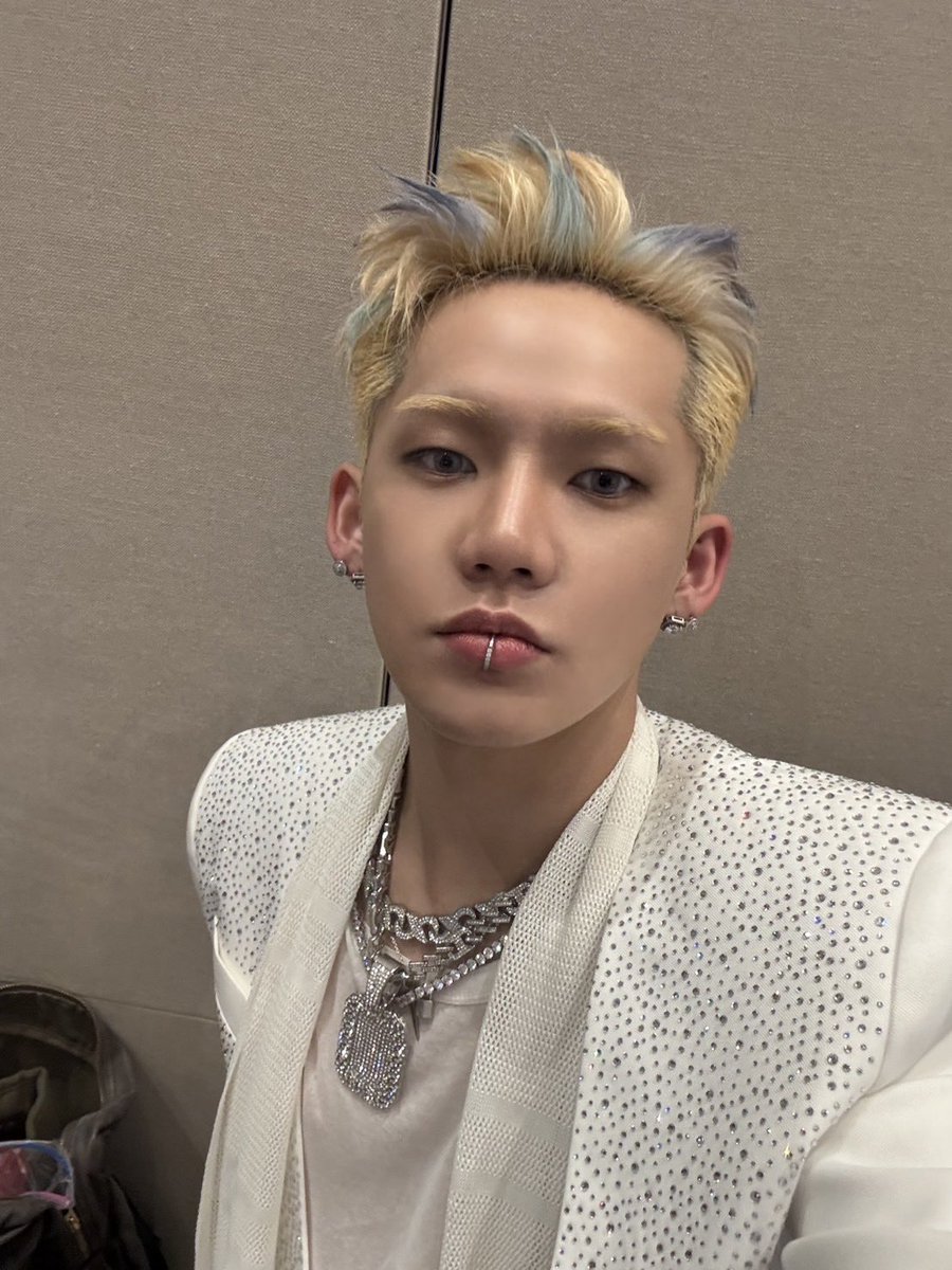 [241226] 🦔트레저 최현석🌟위버스

トレジャー チェヒョンソク
TREASURE CHOI HYUNSUK 
<a href="/treasuremembers/">TREASURE</a>