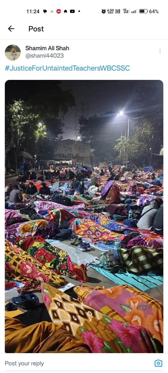 supriya_3210's tweet photo. Why are we punished despite being innocent?
We, deserving teachers, have fallen victim to a corrupt system and are on the streets today.Please save us..
#justiceforuntaintedteacherswbcssc
@PMOIndia @MamataOfficial @rashtrapatibhvn @narendramodi https://t.co/8X3sEUQROh