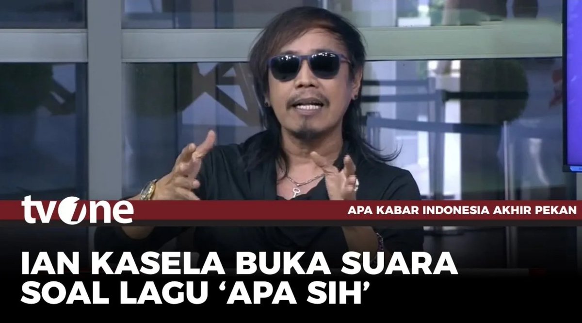 iankaselaradja's tweet photo. Ada yang bilang "jelek" .. Ada yang sok menawarkan karya "gratis" ... ingat, kalo ngomong jangan sombong.. nyaring bunyinya tong..... otong 😂🤣😂 
Pikirkan lagi, karya²mu itu sudah bsa kalahin lagu² kami ga ? So, woles aja brooo https://t.co/6fZnJySqFx