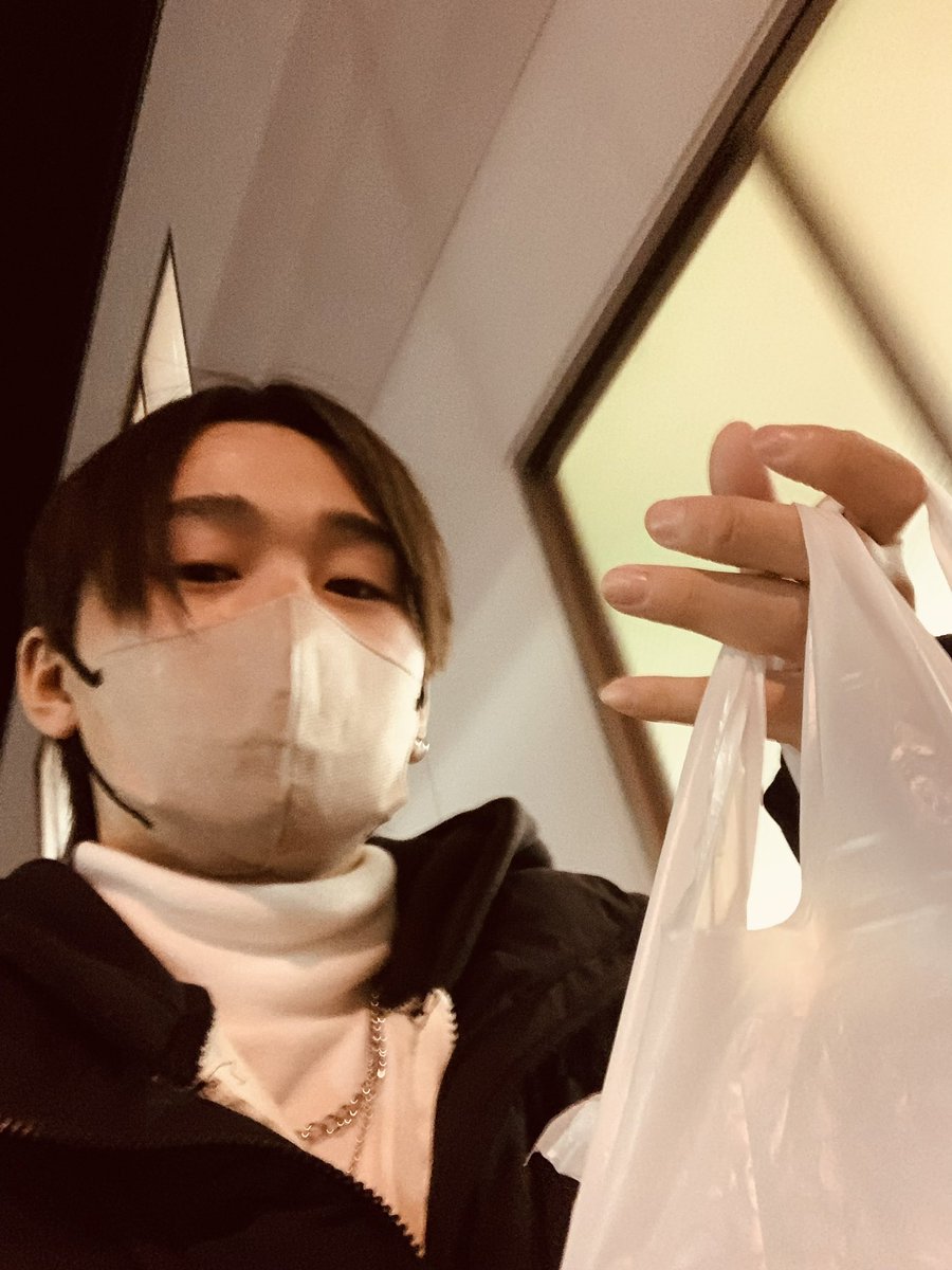 Genmaithakun's tweet photo. 飲み帰り犯罪値MAXの深夜ペヤング https://t.co/G6DzyPOODi