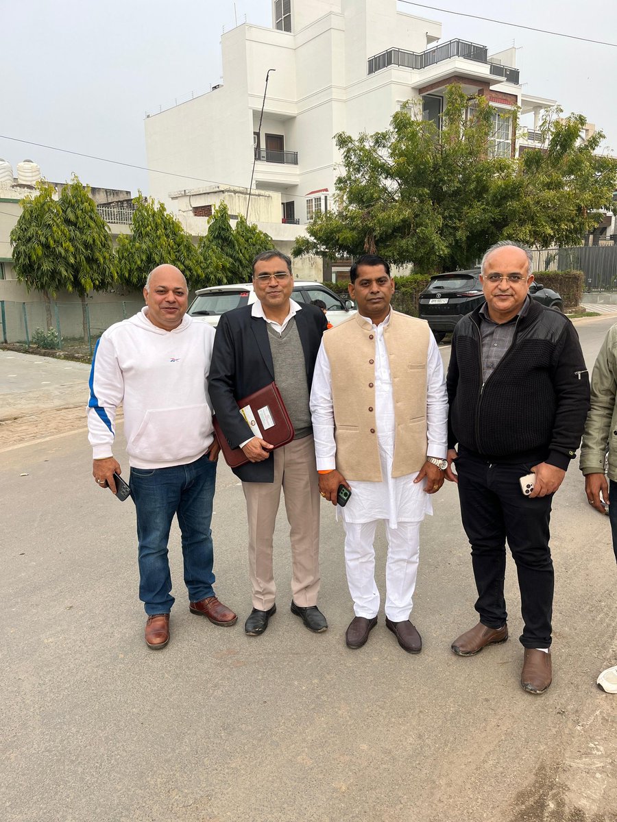 pfbwfindia's tweet photo. पोल्ट्री सेक्टर में किसानों के लिए #लेवल_प्ले_फ़ील्ड ख़त्म एवं #लंबित @fssaiindia #पोल्ट्री #लाइसेंस_रजिस्ट्रेशन #अमेंडमेंट_नियमावली_2022 के सम्बंध में माननीय राज्यमंत्री @Min_FAHD श्रीमान @spsinghbaghelpr जी से ग्रह आवास पर @pfbwfindia डेलिगेशन की एक आत्मीय मुलाकात।
@MoHFW_INDIA https://t.co/Gw4ivdBJDM