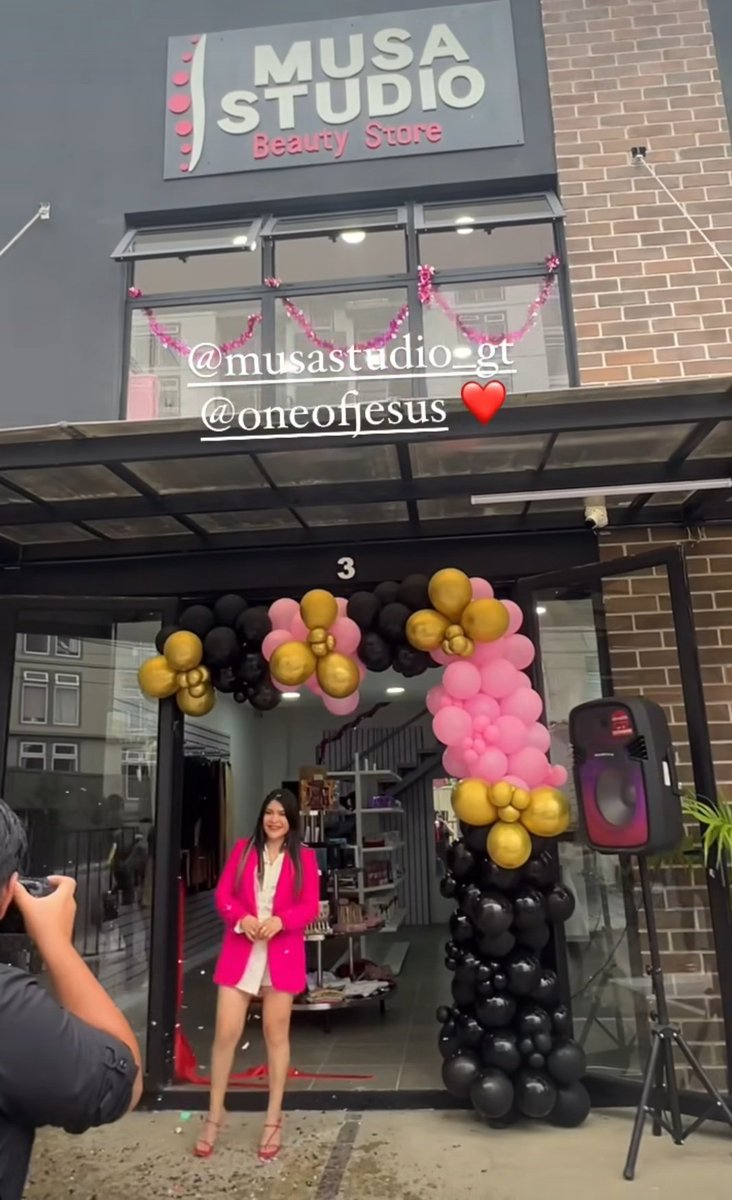 SrFanon's tweet photo. Me gustaría compartir el salón de belleza de mi amiga Rubi. Ella trabajó muy duro para conseguirlo. Si pasas por ahí: Plaza comercial cuchilla del Carmen #SantaCatarina #Pinula #Guatemala https://t.co/xjnRXihb3M