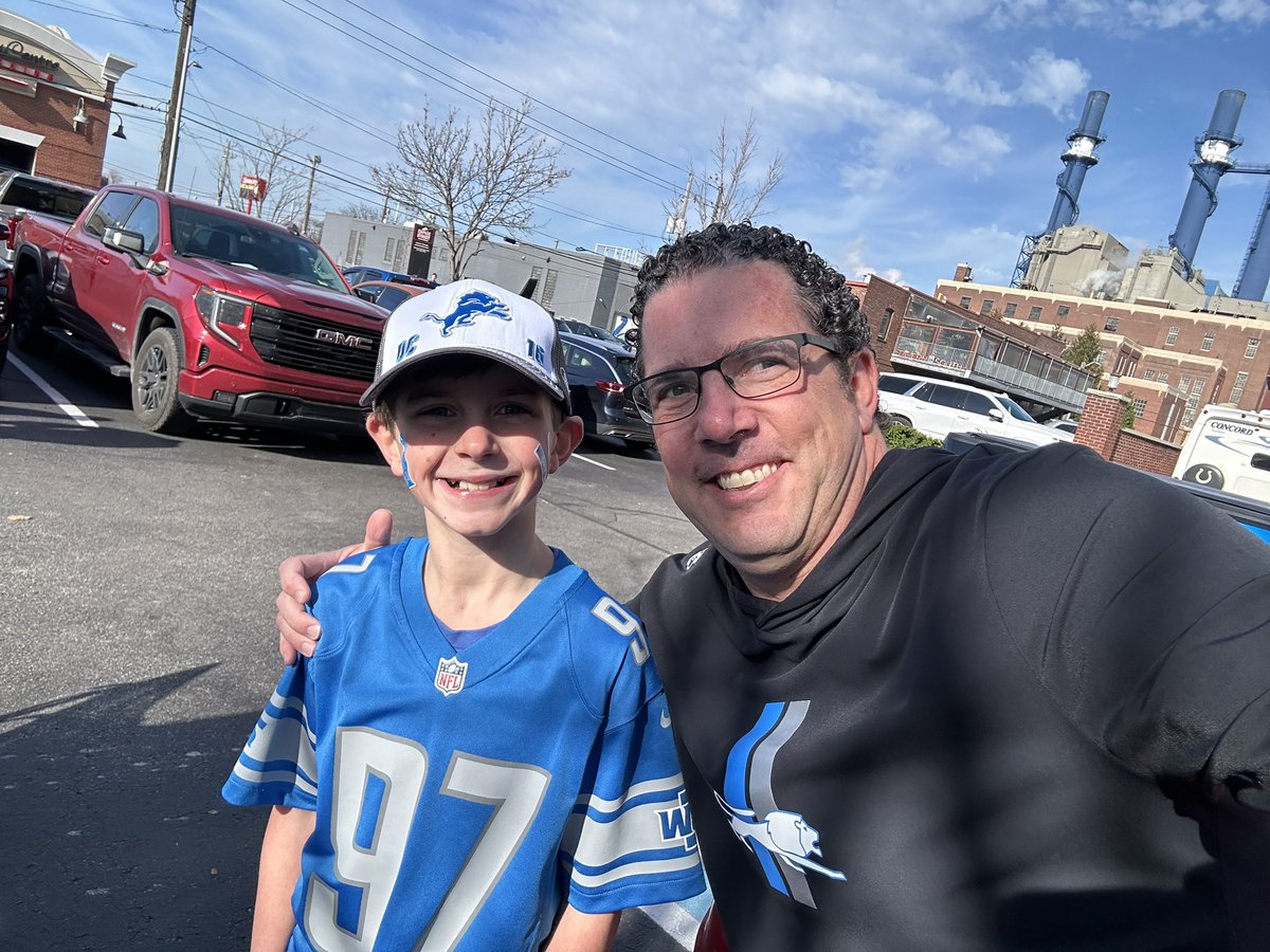 BCrandall11_9's tweet photo. @wxyzdetroit Go Lions!! https://t.co/xDIWxFITmy