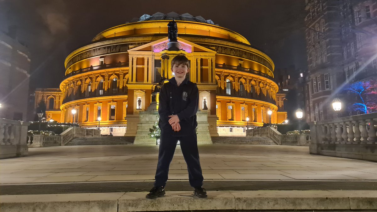 jameswbrierley's tweet photo. Tonight, my son, William, will be performing in front of 5000 people. It is the first of three performances. He is dancing with the Birmingham Royal Ballet in their production of The Nutcracker at the Royal Albert Hall. https://t.co/WhYhkfHYmk