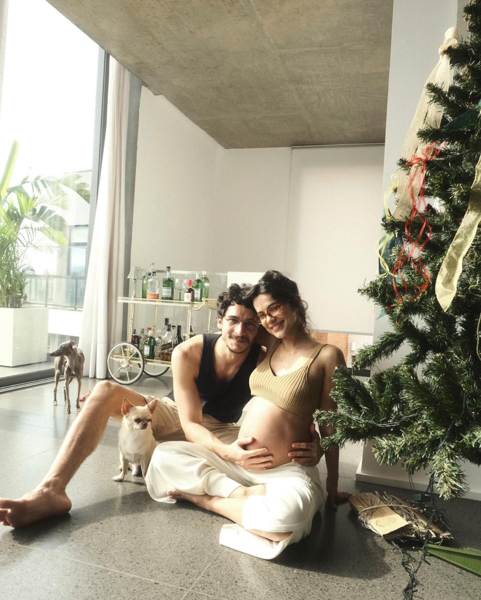 PortalRanu's tweet image. Álbum de Natal de Manu Gavassi, nossa gravidinha mais linda do mundo 🥹