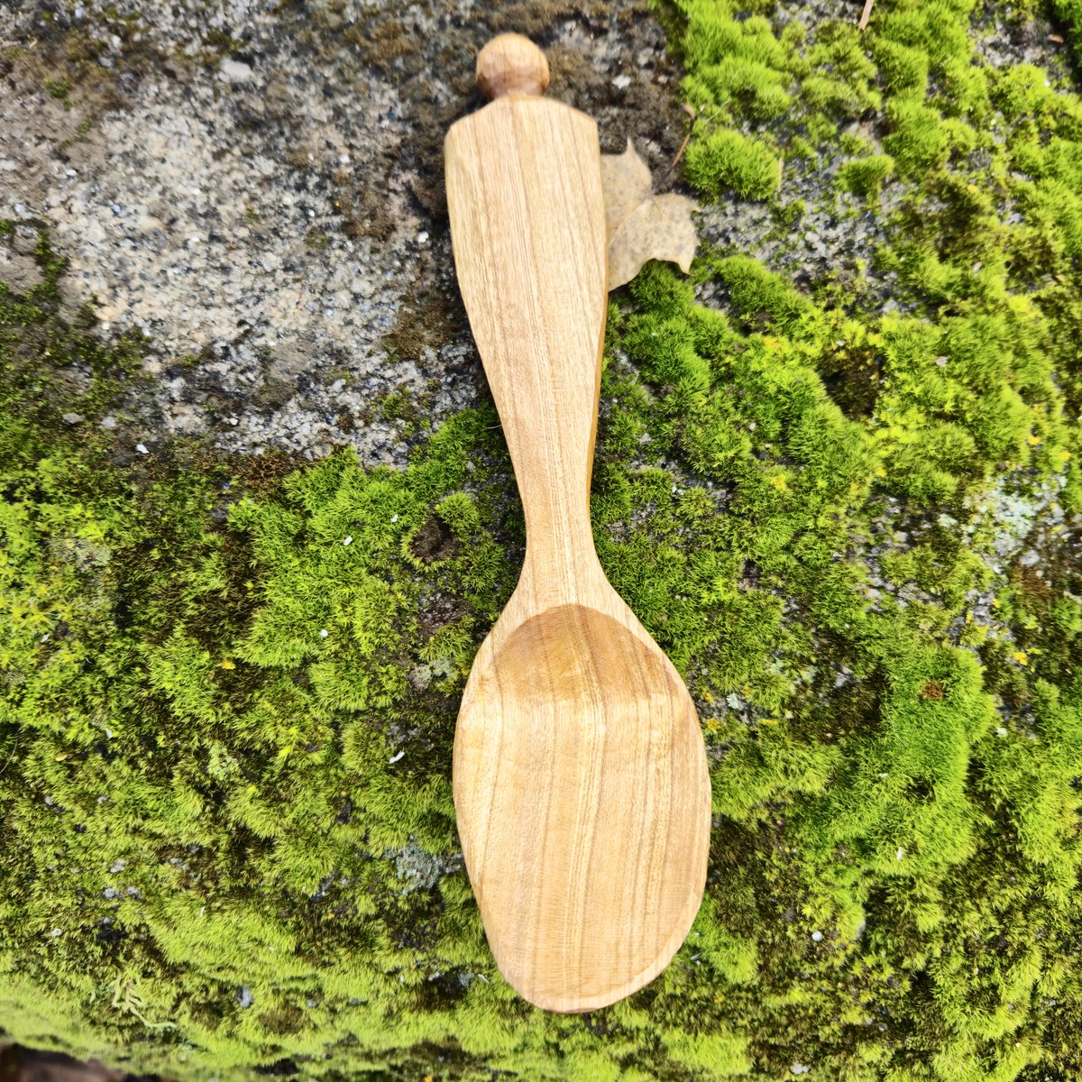 Timberfallcraft's tweet photo. Cherry wood eating spoon with finial. Carved from a rescued cherry log with axe and knife. Finished with beeswax and linseed oil.#sloyd #bushcraft #treen #greenwoodworking #spooncarving
#whittling #axeandknife #woodcraft
#handmade #naturelovers #outdoors https://t.co/FSb2HJxgVE