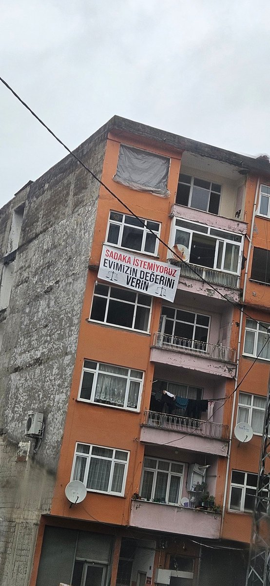 #içimizesinmedi toplum olarak, toplu toplu sindiriliyoruz  sesimizi duyanda yok...