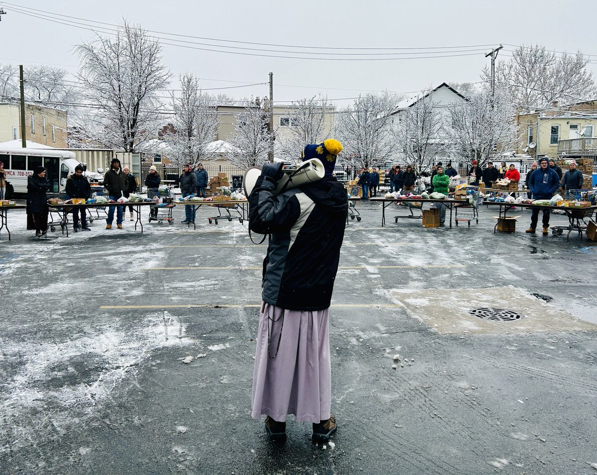 Missionola's tweet image. We need YOUR HELP! We don't have enough volunteers for:
THIS SATURDAY, January 4 at the mobile pantry (8 am - noon)
AND
Saturday, January 11 for "Christmas take down day" (9 am - noon)
Please consider joining us! Sign up here:
signupgenius.com/go/508094ba4a8…
God bless!