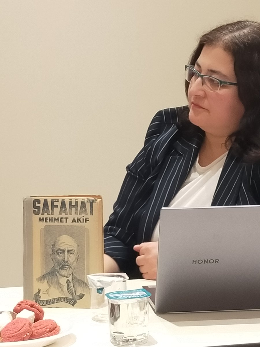 Turgut Özal Platformunun düzenlediği panelde değerli hocalarımızdan Mehmet Akif Ersoy'un hayatını dinledik. Akif'in şiirleri Taha Akyol'un yorumuyla yüreklere kazındı. #MehmetAkifErsoy <a href="/takyol96/">Taha Akyol</a> #istiklalmarsi #Turkiye <a href="/ramazankopuZ/">Ramazan KOPUZ</a>