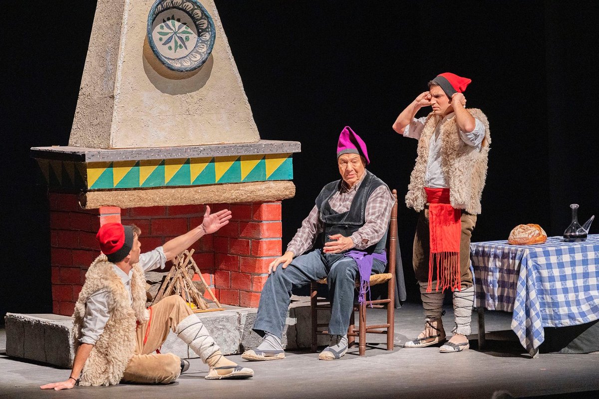 jordi_ballart's tweet photo. 🙂 Els Pastorets del @CCElSocial també fan únic el Nadal a la nostra ciutat!

🫶🏻 Aquest matí, amb tota la família, hem pogut divertir-nos (i molt) amb el Lluquet, el Rovelló i tota la família del Social! 

Felicitats!❤️ https://t.co/C4YS4IdW8w