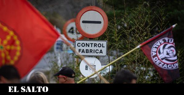 EmbatLaboral's tweet photo. 🛡 Autodefensa econòmica!
Caixes de resistència, xarxes de suport mutu i col·lectivització per resistir i construir alternatives al sistema capitalista. 💪💰 https://t.co/ZnRFKk0gI8