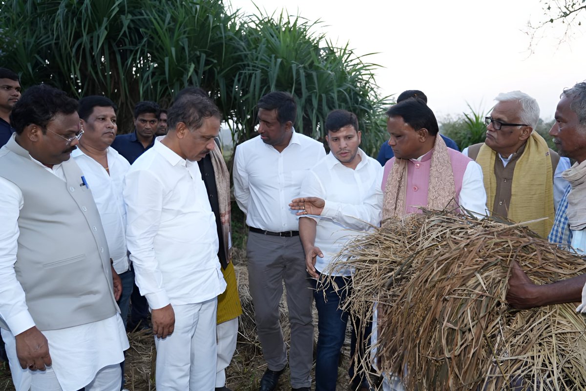 Ganjam_Admin's tweet photo. ଆଜି ମାନ୍ୟବର ମୁଖ୍ୟମନ୍ତ୍ରୀ ଶ୍ରୀଯୁକ୍ତ ମୋହନ ଚରଣ ମାଝୀ ଗଞ୍ଜାମ ଜିଲ୍ଲା ଗସ୍ତରେ ଆସି ଅଦିନିଆ ବର୍ଷା ଯୋଗୁଁ  କ୍ଷୟ କ୍ଷତି ହୋଇଥିବା ଫସଲ ଗୁଡ଼ିକର ଅନୁଧ୍ୟାନ କରିବା ସହିତ ସମୀକ୍ଷା ବୈଠକ କରିଥିଲେ ଏବଂ ସାମ୍ବାଦିକ ସମ୍ମିଳନୀରେ ଯୋଗ ଦେଇ ଚାଷୀଙ୍କ କ୍ଷୟ କ୍ଷତିର ଭରଣା ଦିଗରେ ସରକାରଙ୍କ ପକ୍ଷରୁ ପ୍ରୟାସ ଜାରି ରହିଥିବା ଜଣାଇଥିଲେ। https://t.co/iLB086gPj6