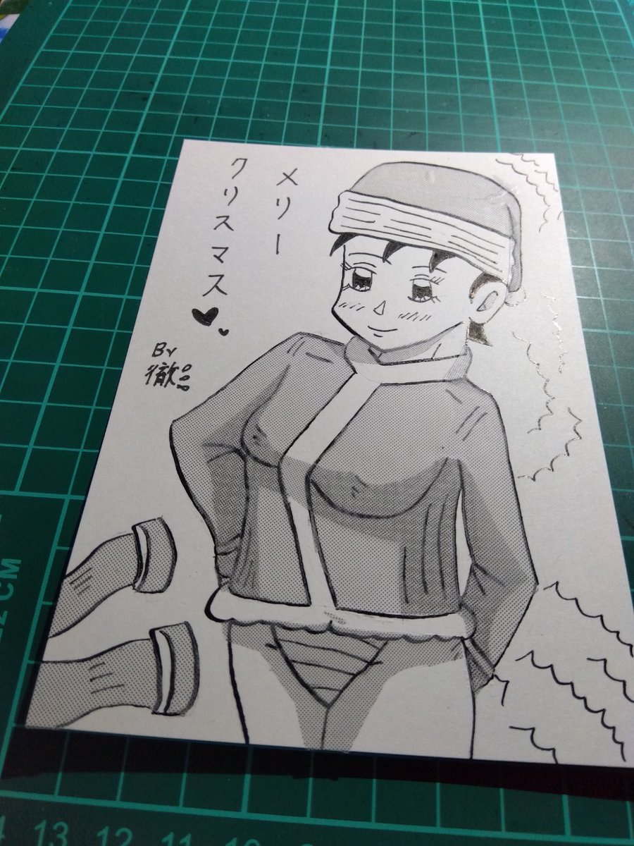 三峯徹です。いよいよ、コミケ105です。まだ体調不良なので、ダレていたらご了承してください😅
それで、来て下さった皆様、お名前(アイコンでも可)を教えてもらえると、助かります😁
年賀状イラスト描けなくて、クリスマスカードを持っていきます。
4枚目は、駅ソバ本のイラストも🔞