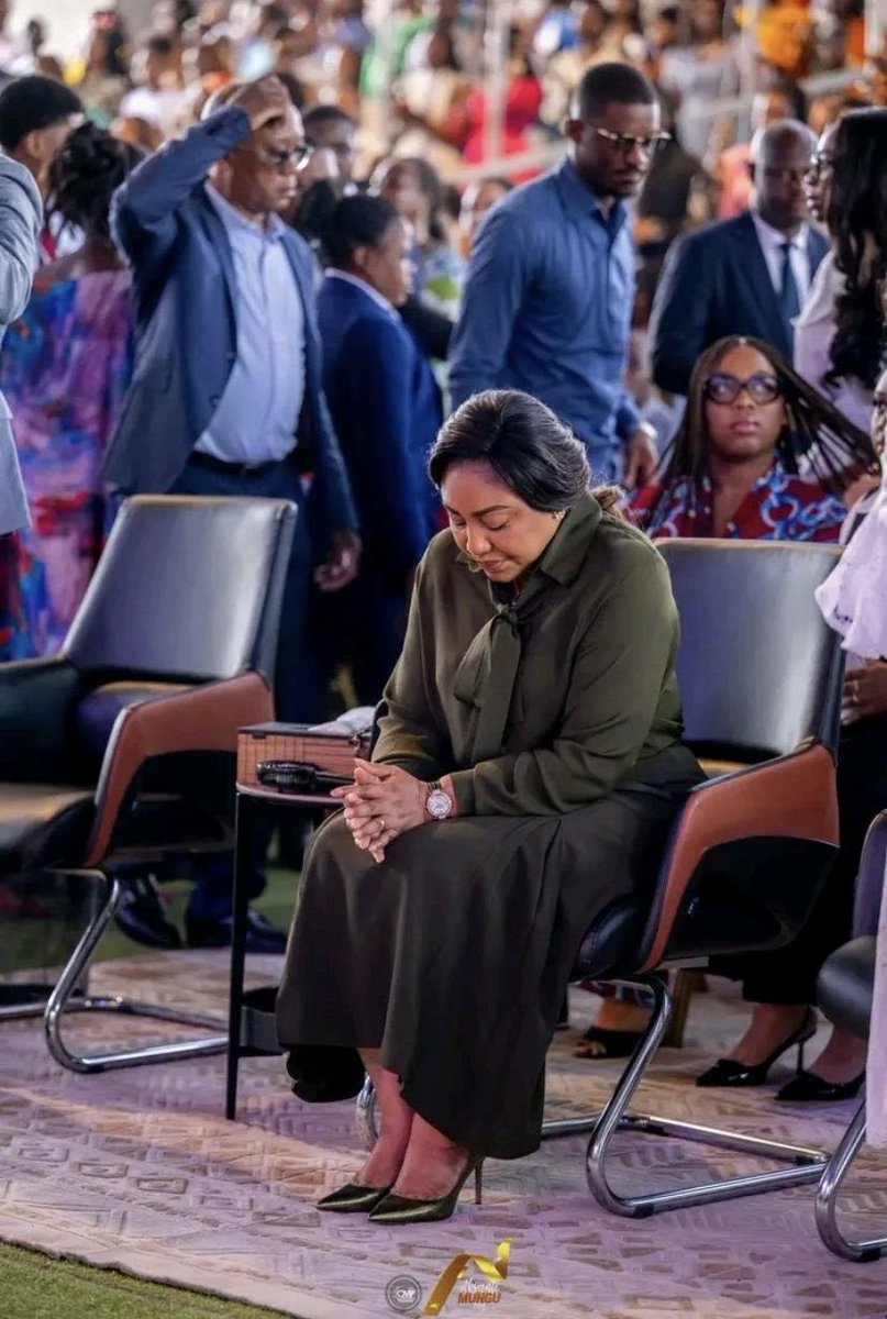 JovahnieT's tweet image. Notre maman à tous ⁦@DeniseNyakeru⁩ , amen à ta prière 🙏