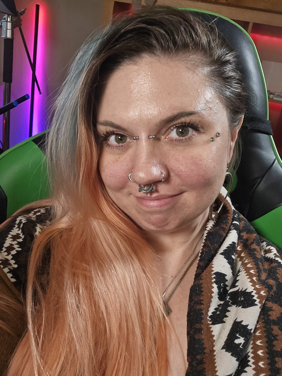 Going live on twitch now. Science and art. #oddities #scicomm twitch.tv/rockitsage