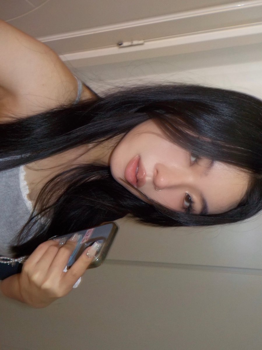 Hot, spoiled, and irresistible — a triple threat to your self-control. I’m your greatest weakness, it’s no wonder your money keeps coming to me 🤍 https://t.co/qVz5XViH2Q