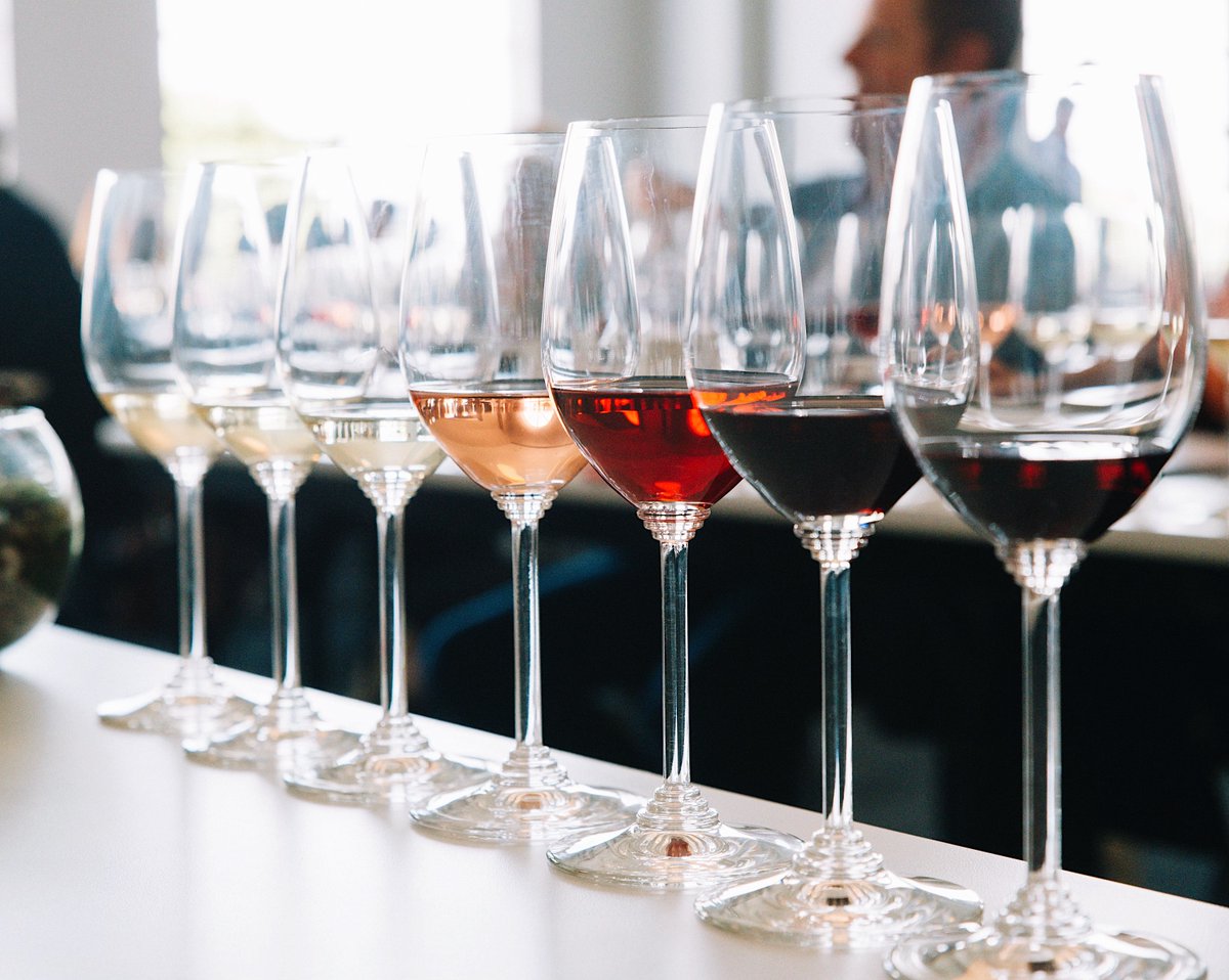 Exciting news! We’ve added a Wine Grapes of the World Series that begins on March 15🍷🍇! Take a deeper dive into the world of wine, one grape at a time, while developing your blind tasting skills. Sign up: bit.ly/3DpdyBK
