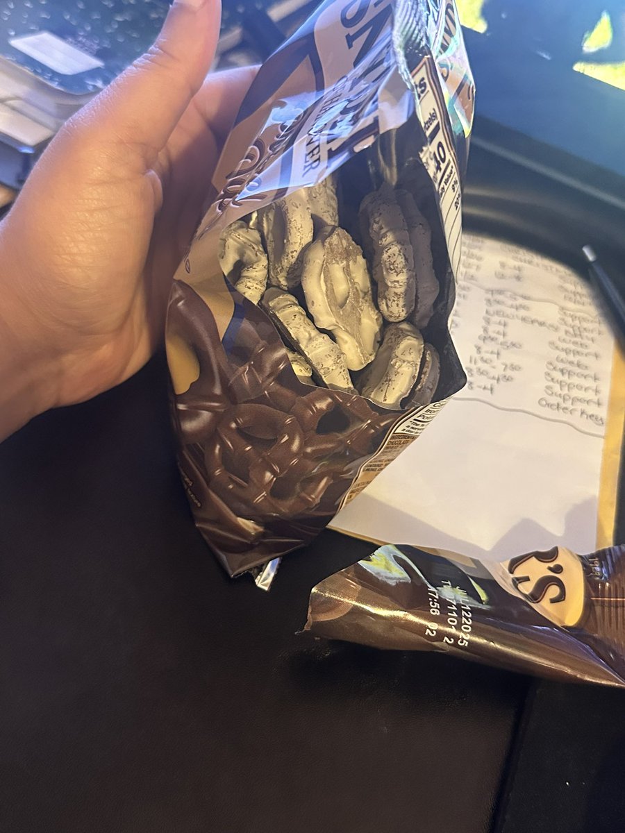 RedVelvetJaye's tweet photo. 😭😭😭😭��� im scared to eat these @gopuff @Snyders_Hanover somebody got some ‘splaining to do https://t.co/mBsnYN91Nm