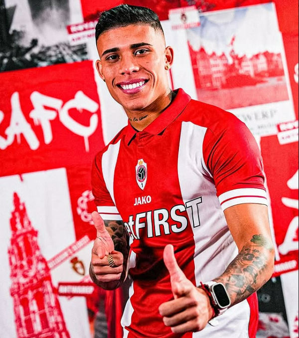 la12tuittera's tweet photo. 🚨Informa @EmilianoRaddi que AYRTON COSTA es el DEFENSOR que #Boca busca CERRAR EN ESTAS HORAS.

🔒Puesto CLAVE que necesita para REFORZAR LO QUE VIENE.

🛡️Los defensores centrales que tiene ahora: Figal, Lema, Rojo, Di Lollo, Mendia.

⚠️Chelsea tiene tiempo hasta el 15 de enero para ACCIONAR LA REPESCA por Anselmino (se va al Sub-20 hasta el 16/2).