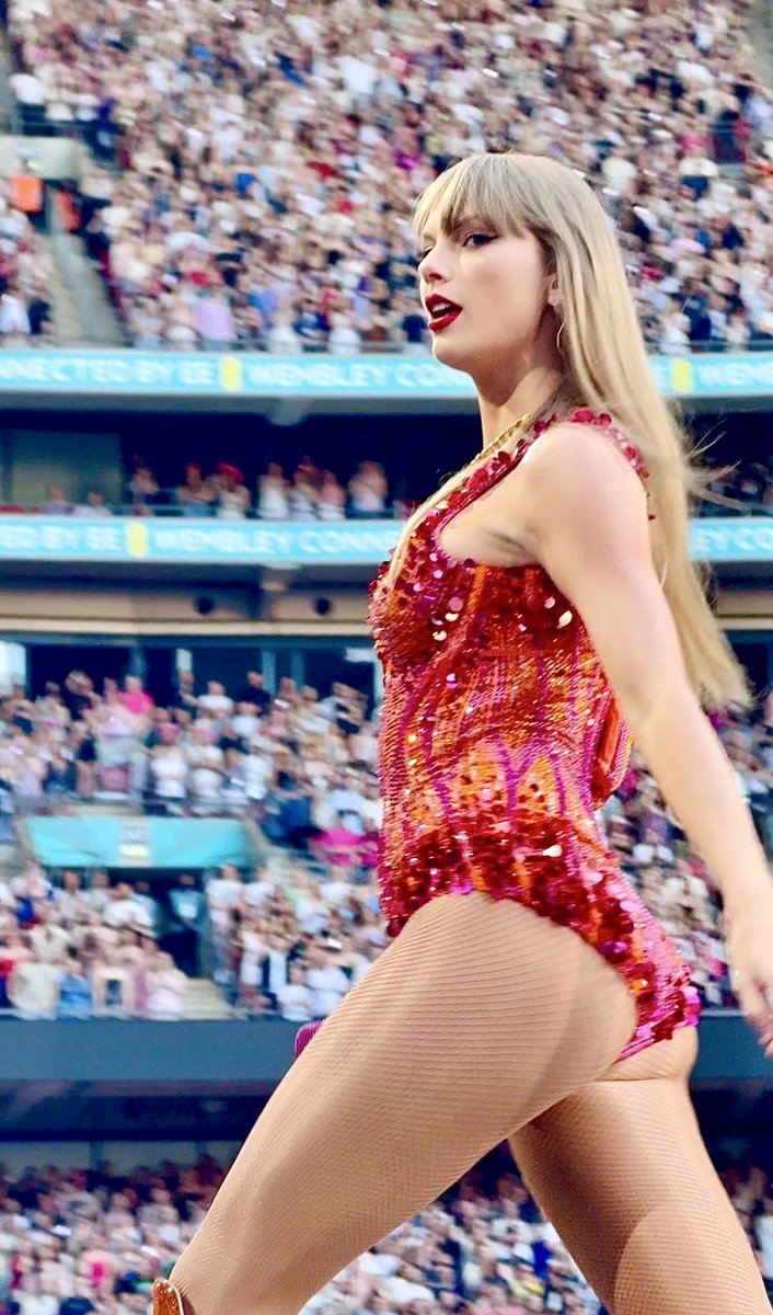 besttofswift's tweet image. taylor swift, the best view ever