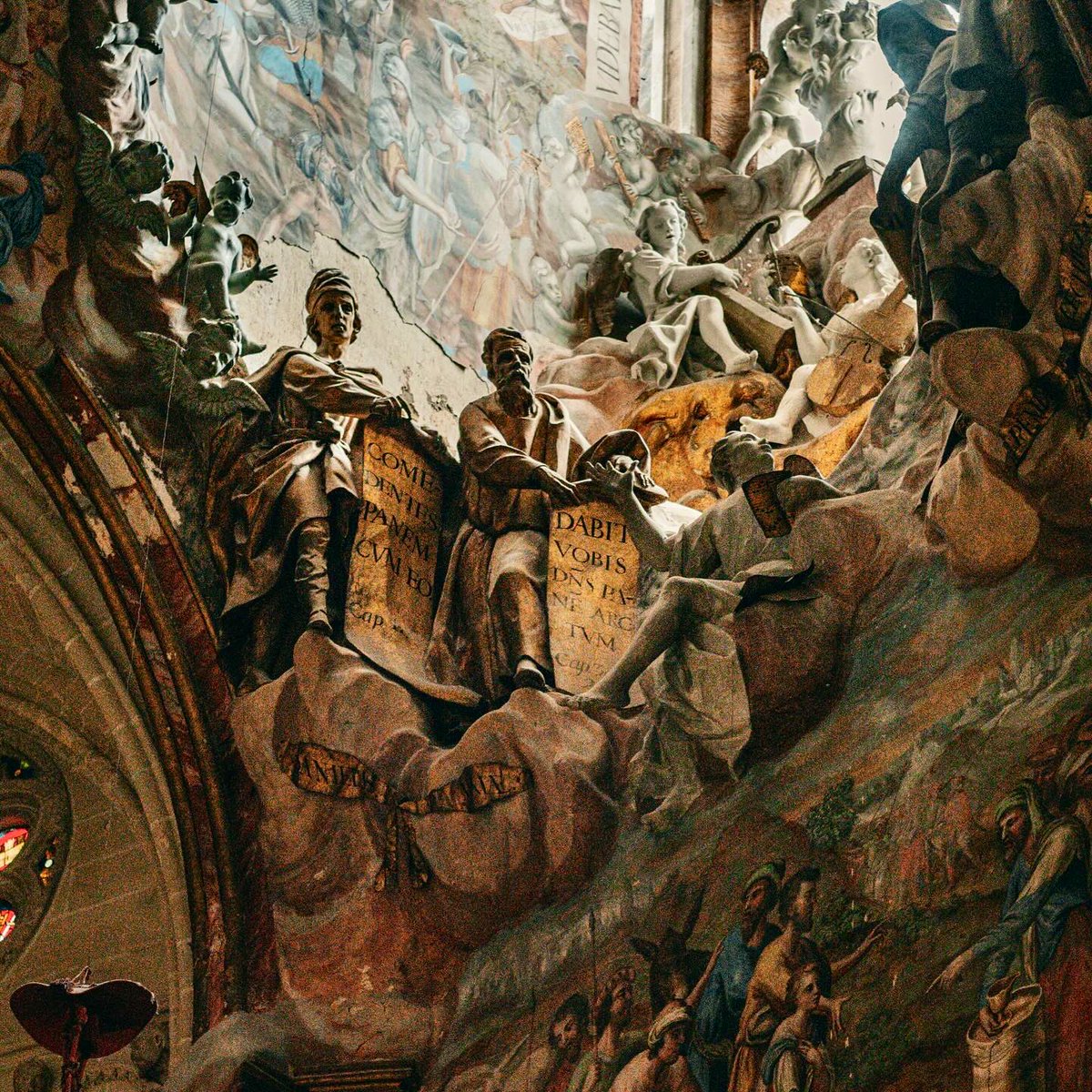 Jet7One's tweet photo. #CatedralPrimada de #Toledo houses the largest number of preserved medieval #stainedglass windows in the world. The so-called transparent is the main #attraction created by #sculptor Narciso Tomé, completed in 1732, and made in Genoese marbles, jasper and bronzes https://t.co/UrwDpEZJaM