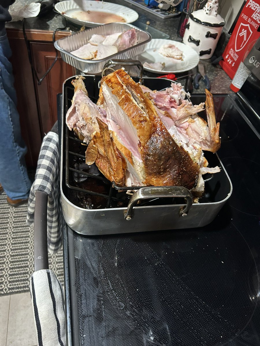 MadiBBQ's tweet photo. Forgot to ask how everyone’s Christmas dinner went! https://t.co/N0LzHbiAKK