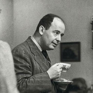 PhysInHistory's tweet image. Mathematician and polymath John von Neumann was born on 28th December in 1903.

He could speak eight languages by the age of six, including Ancient Greek and Latin. He could divide eight-digit numbers in his head at the age of six. He was familiar with differential and integral…
