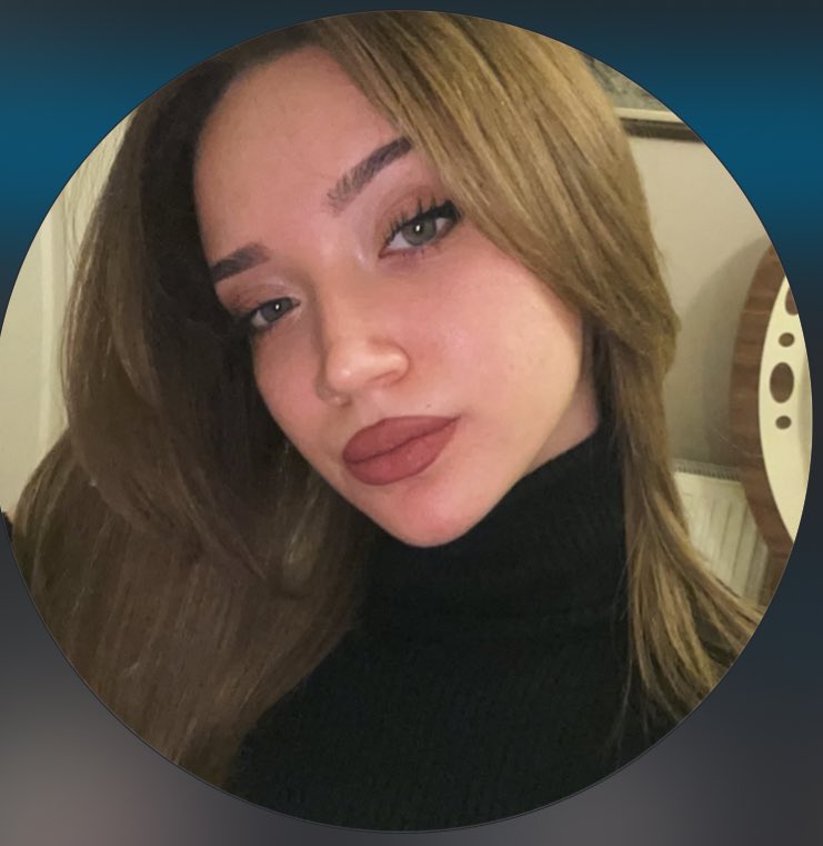 Maze98368797's tweet photo. Merhaba öncelikle isimlerini ve fotoğraflarını paylaşmak için Can atıyorsunuz ve kimsenin bunları görmeye Hakkı olmadığını düşünüyorum olayı bilmeden kaz gibi herkes sadece kız haklı olduğunu düşünüyor ama acı gerçekleri kimse bilmiyor kız İrem foto adlı Kıbrıs oruspusu diye bilinen hatta kızın numarasını uygulamalarda taratınca Kıbrıs’ın oruspusu diye kaydedilmiş 1 kişi değil 5 kişi değil genel olarak öyle kaydedilmiş ve kendi noter huzurunda kendi rızasıyla 5 kişiyle beraber olduğunu açık açık ortada ve kız 7-8 aydır tehdit altında olmadığını bildirmek isterim Kıbrıs mahkemesinde zaten bütün gerçekler orada göreceksiniz herşey ortaya bütün bokları İrem foto adlı şahısında Kazım sevinç adlı şahısında cezalarının verilmesi için elimden gelen herşeyi yapmaya hazırım sessiz kalmayalım 5 kişi şuan suçsuz yere ömründen gidiyor kimse bunların sesini duymuyor İrem foto adlı şahıs rahat rahat dışarda istediği yerlere istediği gibi gidiyor polis eşliğindeymiş ve ailesi zan altındaymış  hepside gayet güzel hayatlarından hiçbir şeyden eksik kalmıyorlar 
#ireminyanındayız 
#gündem
#maze