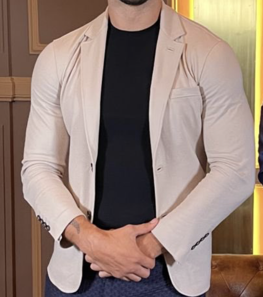 KatKanada_TM's tweet image. Men, what is stopping you from wearing a blazer that looks and fits like this?

🤨🤔