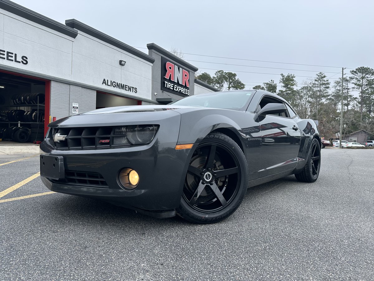 RNRtires's tweet photo. Wrapping up the year with all of the installs! 😎 Schedule your appointment TODAY! https://t.co/X5rO8qATmC