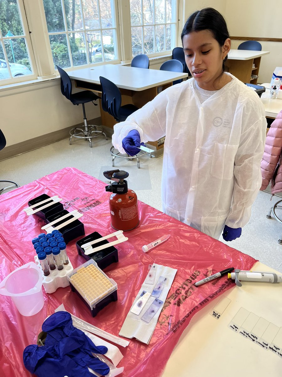 KristenMConklin's tweet photo. When it’s winter break, but the research must go on! Shout out to @CSHL for allowing us to use their facility over holiday break.
@TursiCristie #lbstrong https://t.co/PLG5c5Z8Gl