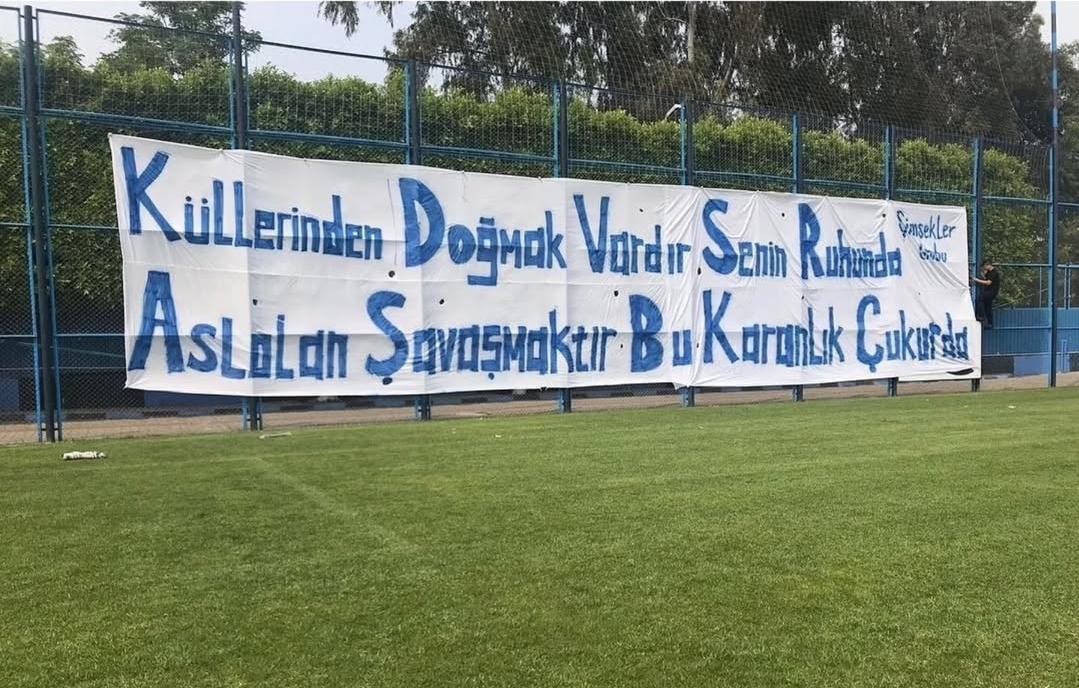 BatuDvrc's tweet photo. Seni bu yolda yalnız bırakan namerttir! #DemirsporaSahipÇıkAdana https://t.co/5k1c43ICzc