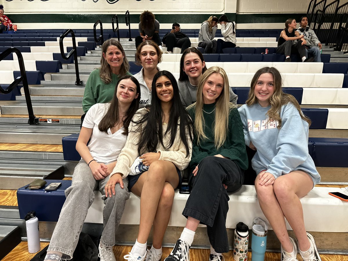 McNeilWBB's tweet photo. We love it when the alumni come out to see us!
#Mav4Life
💙💚💪🏼⛹️🏻♀️💚💙 https://t.co/7cXGb3B00t