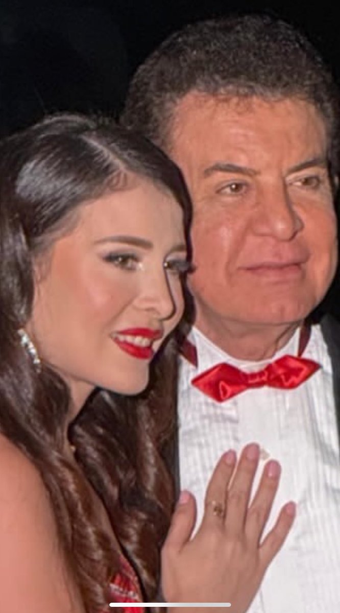 ing_Steelman87's tweet photo. La pareja presidencial del Mario Mendoza, viendo que se quedan sin fondos para comprar Botox! https://t.co/kVY75wvrTh