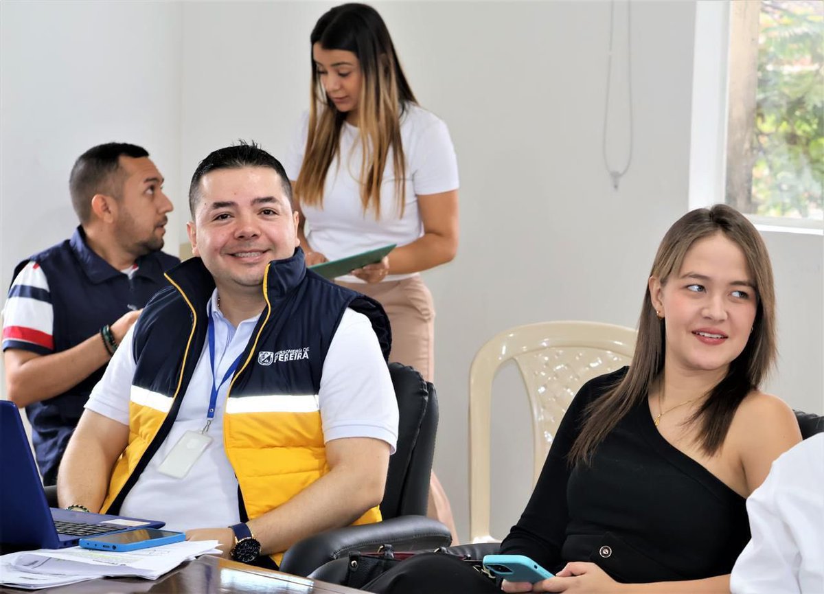 PersoneriaPe's tweet photo. 📢 La Personería de Pereira presente en el Consejo de Política Social
Nuestro Personero encargado, Ricardo Rincón, participó activamente en el Consejo de Política Social liderado por el Sr. Alcalde. Durante la sesión se abordaron temas claves para el bienestar de la comunidad https://t.co/HpkJVnWTyp