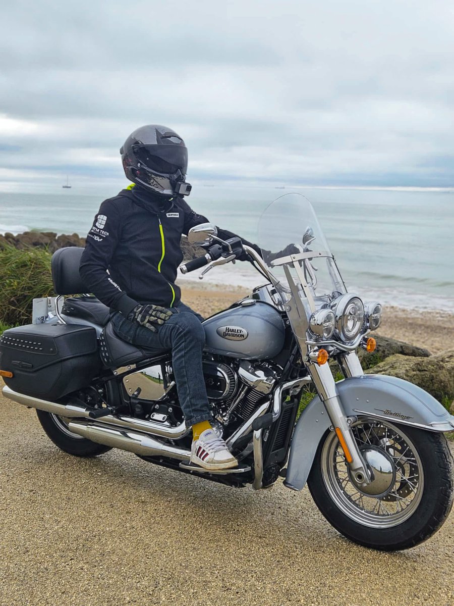 L_R_D_F's tweet photo. merci à @harley davidson La Rochelle qui m'a permis d'essayer cette magnifique Heritage Classic 114.
Septique pour la première mais une bonne prise en main. Très agréable pour une balade. Hâte d'essayer d'autres modèles. https://t.co/pwT3z4nIPy