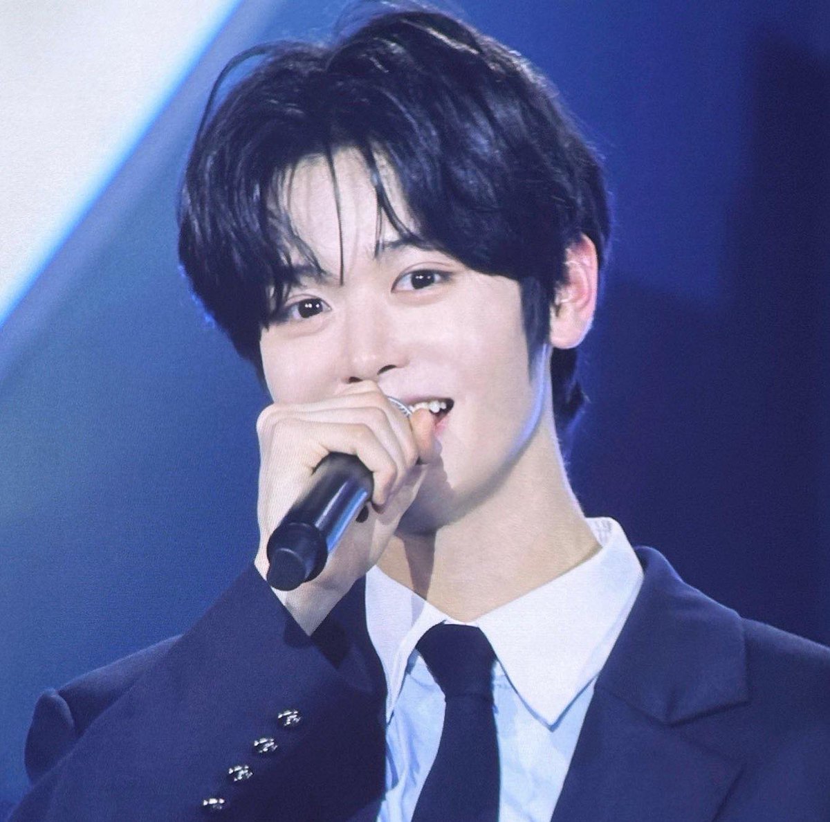 blingblingyu's tweet photo. Is he crazy? Look at his face
#PROJECT7final
#CLOSEYOUREYES
#majingxiang https://t.co/hgzrNH94Af