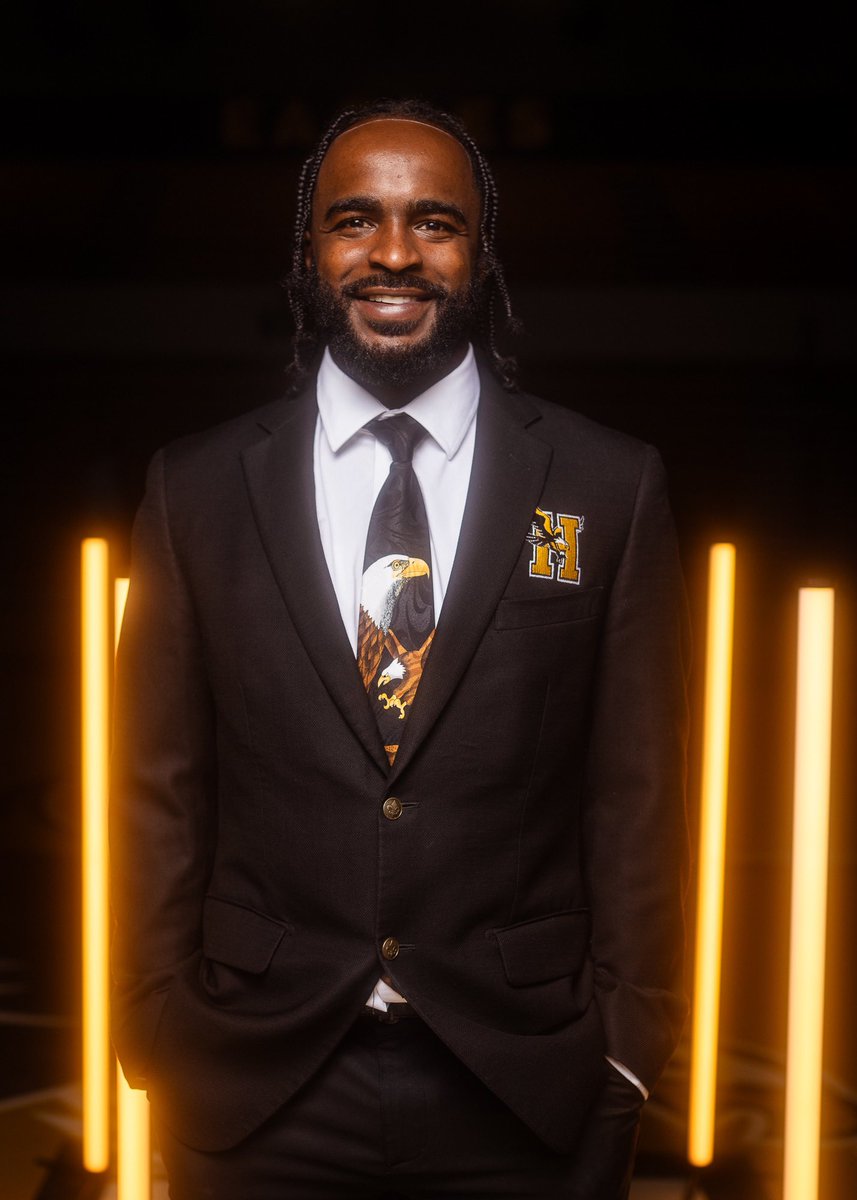 ImTwayne's tweet photo. Year 2️⃣
I’m still learning, still growing, still grateful 🙌🏾
I’m giving God all the credit, I’m not blessing myself 😇✨
#CoachWright 🏀 #HobbsEaglesBasketball 🦅 https://t.co/QB68kshcYo