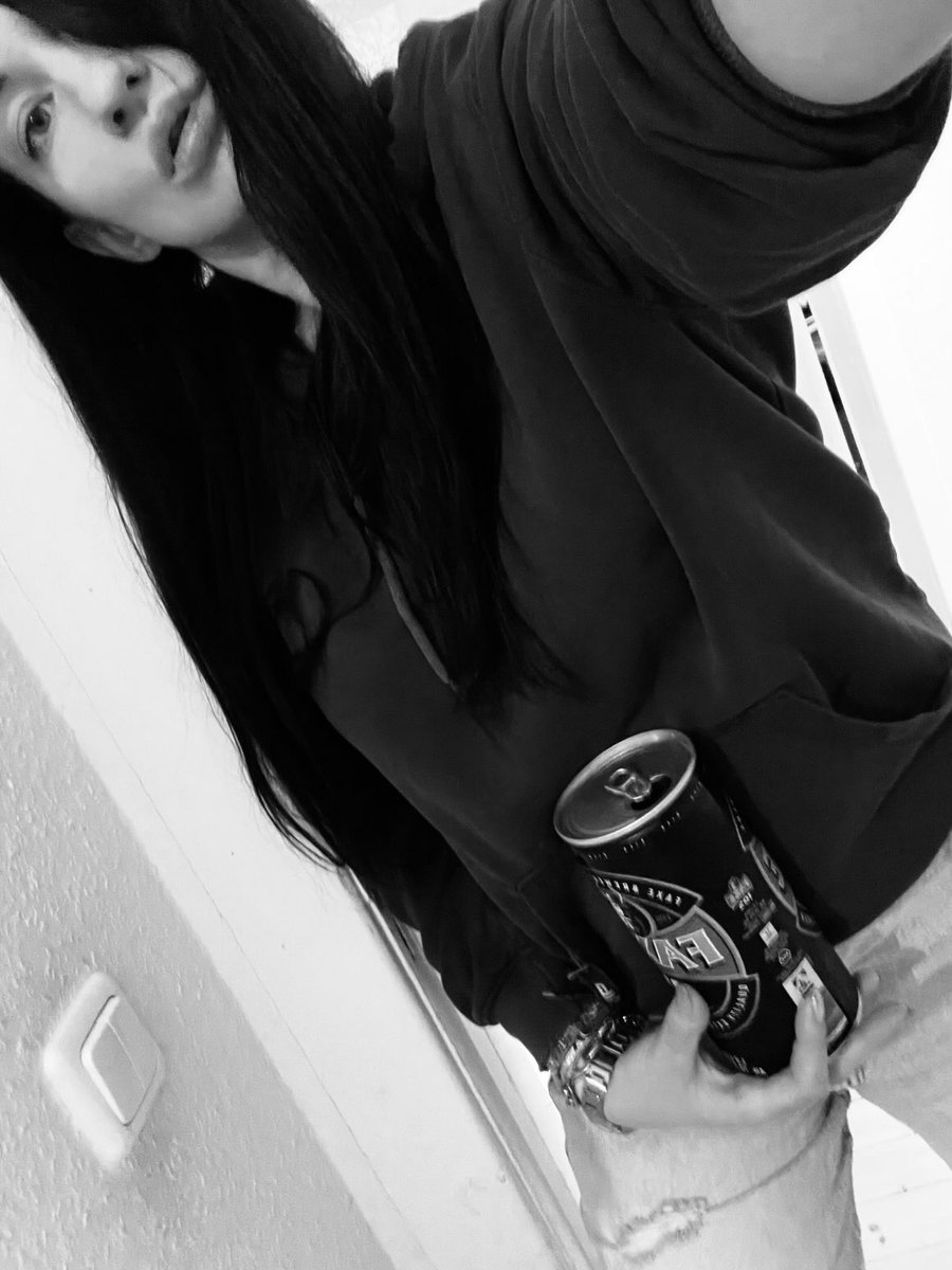 GenussTeam's tweet photo. Die moderne Frau trägt 1 Fass.
#biermodel https://t.co/kNVpqlWvnW