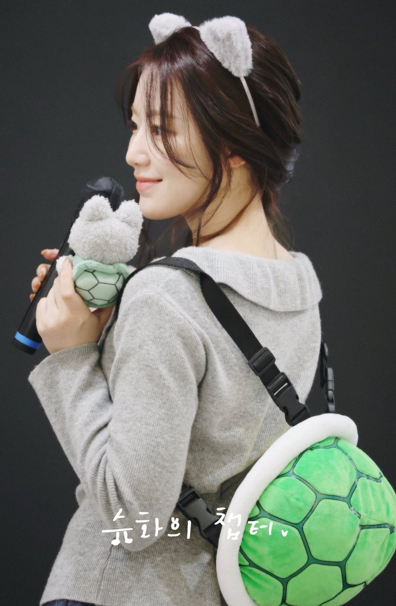 chapter_ysh's tweet image. 241227

내 슈니니🐺🐢🤎

#아이들 #여자아이들 #GIDLE #슈화 #SHUHUA #舒華