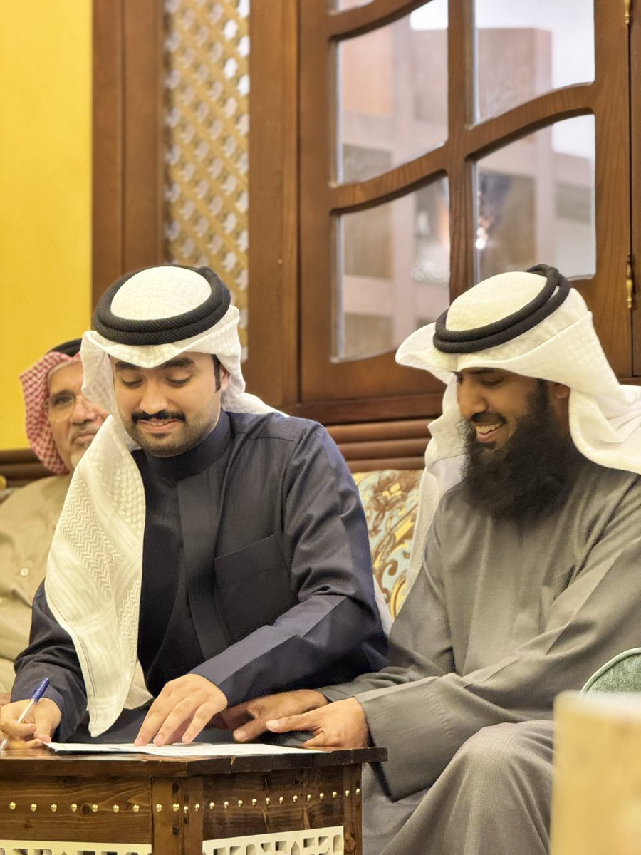 _RashedQ8's tweet image. الحمدلله الذي بنعمته تتم الصالحات 
تم بحمد الله وتوفيقه " عقد قراني " 
راجياً من المولى التوفيق لي ولكم 

اخوكم : راشد عبدالرحمن داخل العبدان