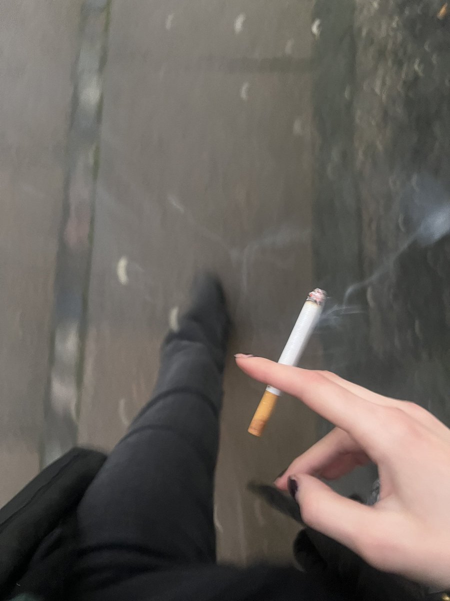 killvalll's tweet image. on my organic walkingpad with my organic vape♡( ◡‿◡ )