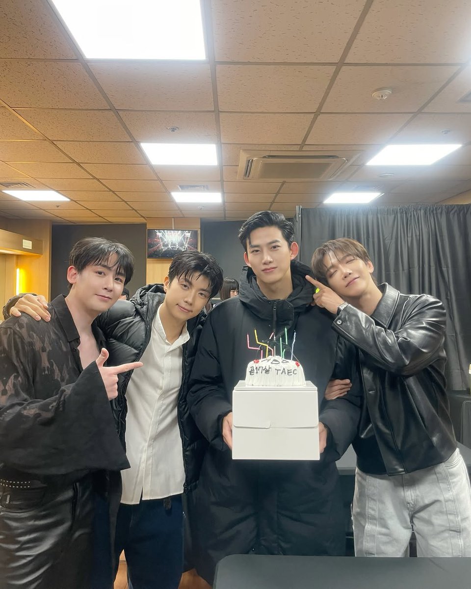 Kkorepo's tweet photo. 「#2PM」Jun. K＆#ニックン＆#テギョン＆#ウヨン、J.Y. Parkのデビュー30周年記念公演出演…「久しぶりに集まった」 
#JunK #JYPark  
🔗https://t.co/8dZqWy4hXA https://t.co/RHTiyAmbRG